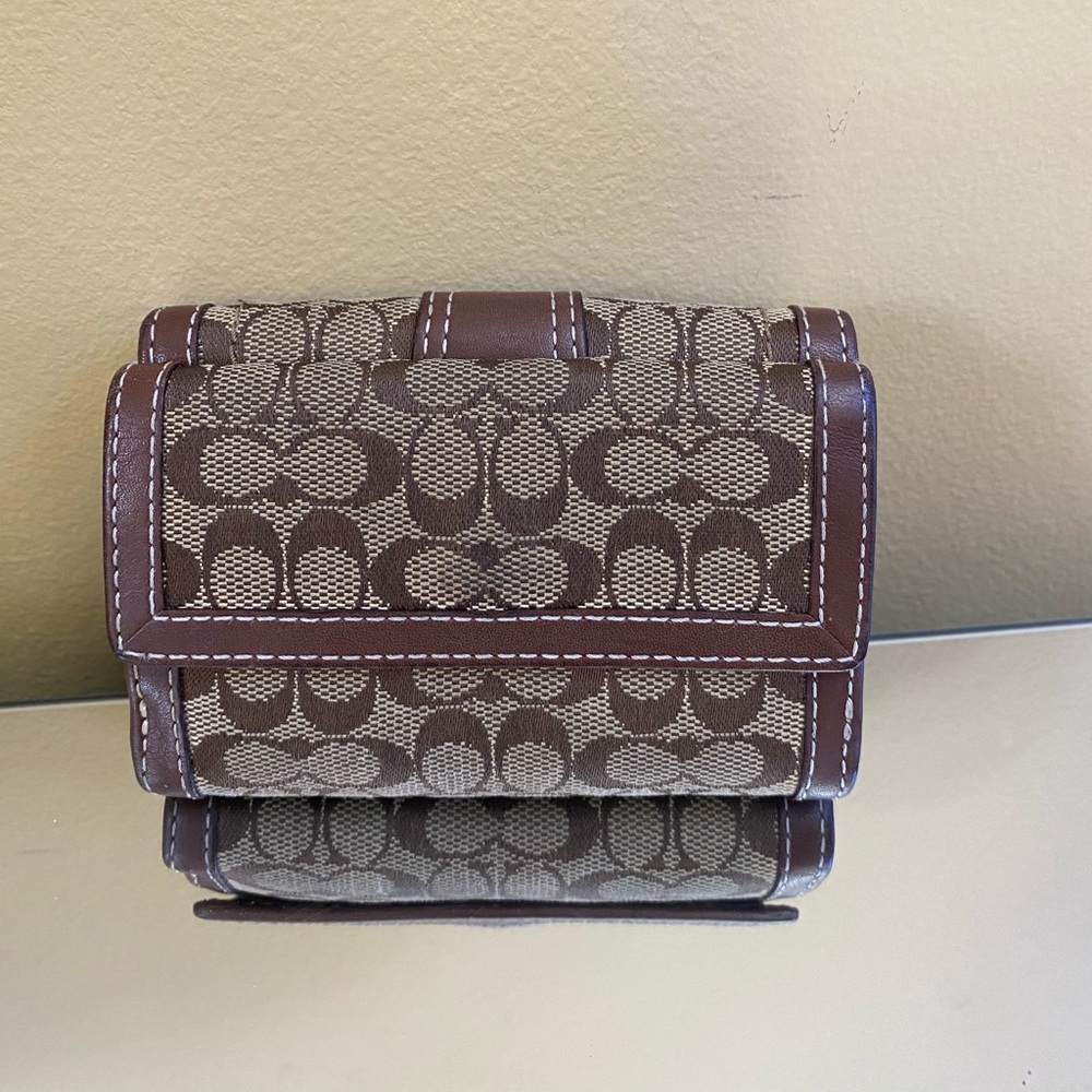 3x4in bifold Coach wallet - Picture 3 of 10